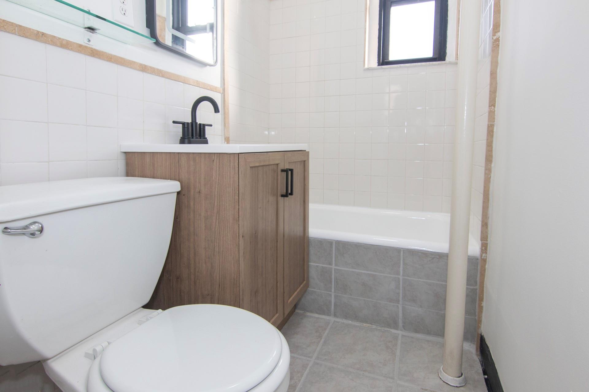 #8 photo, 21-58 35th Street, クイーンズ区 Astoria , NY 11105