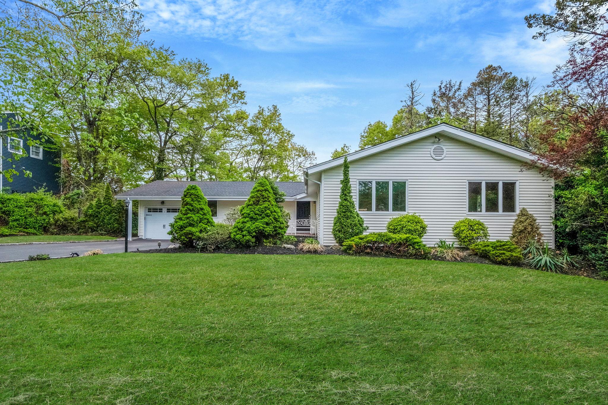 #2 photo, 57 Seward Drive, Dix Hills , NY 11746