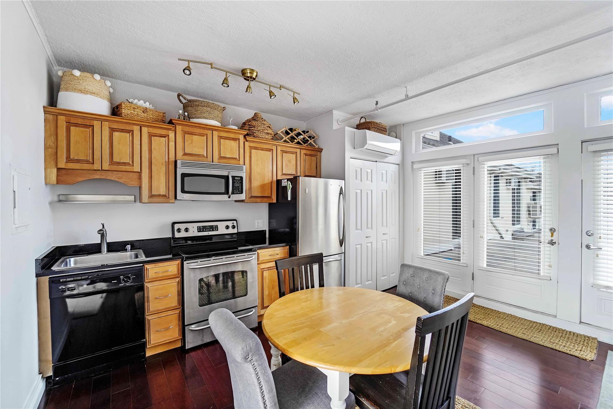 #4 photo, 52 Main Street 52 Main Street, Westhampton Beach , NY 11978