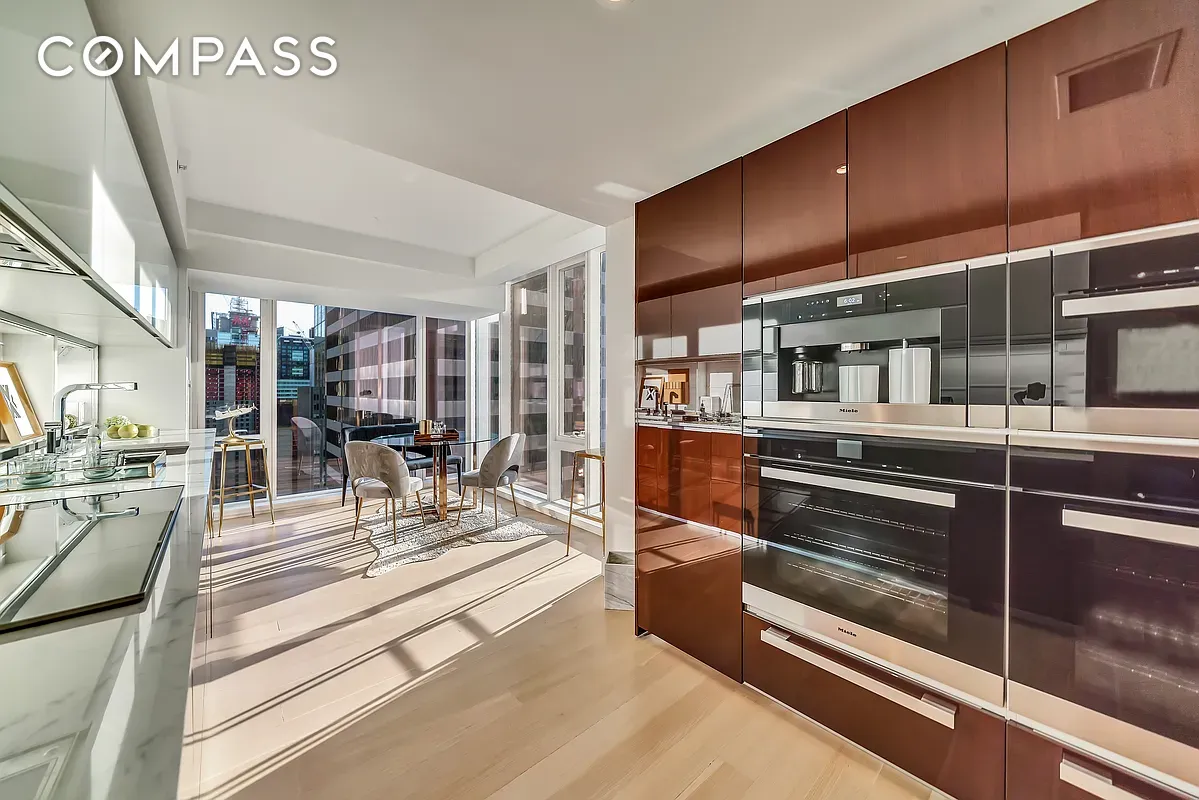 #10 photo, 135 W 52nd Street, マンハッタン Theater District , NY 10019