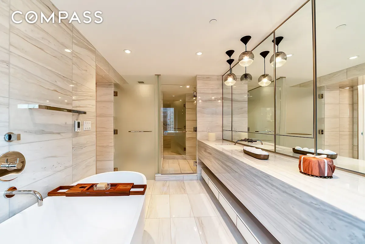 #15 photo, 135 W 52nd Street, マンハッタン Theater District , NY 10019