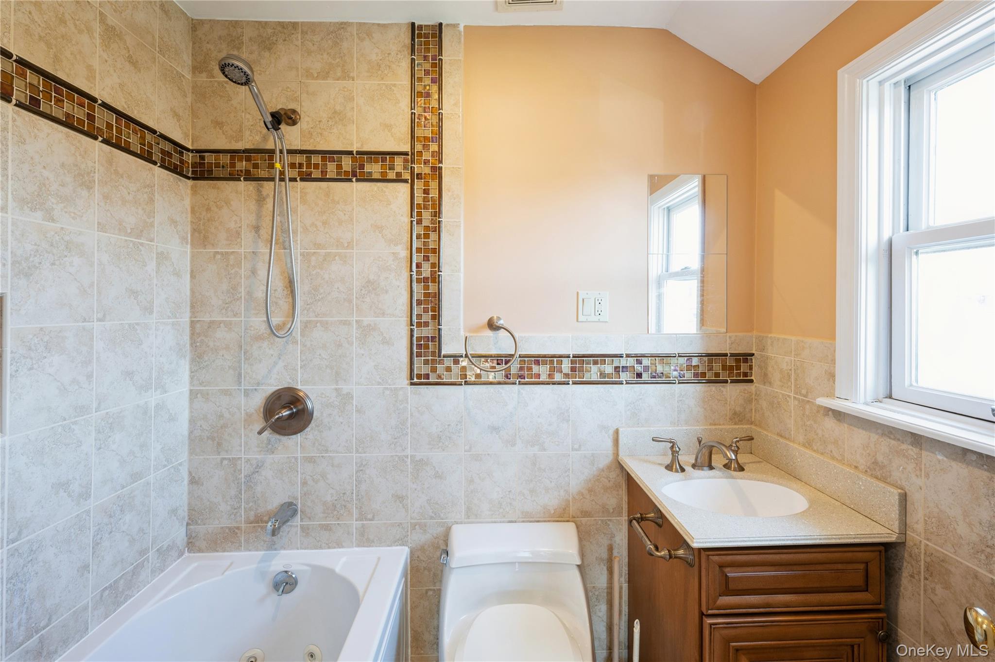 #13 photo, 258A Longstreet Avenue, ブロンクス区 Bronx , NY 10465