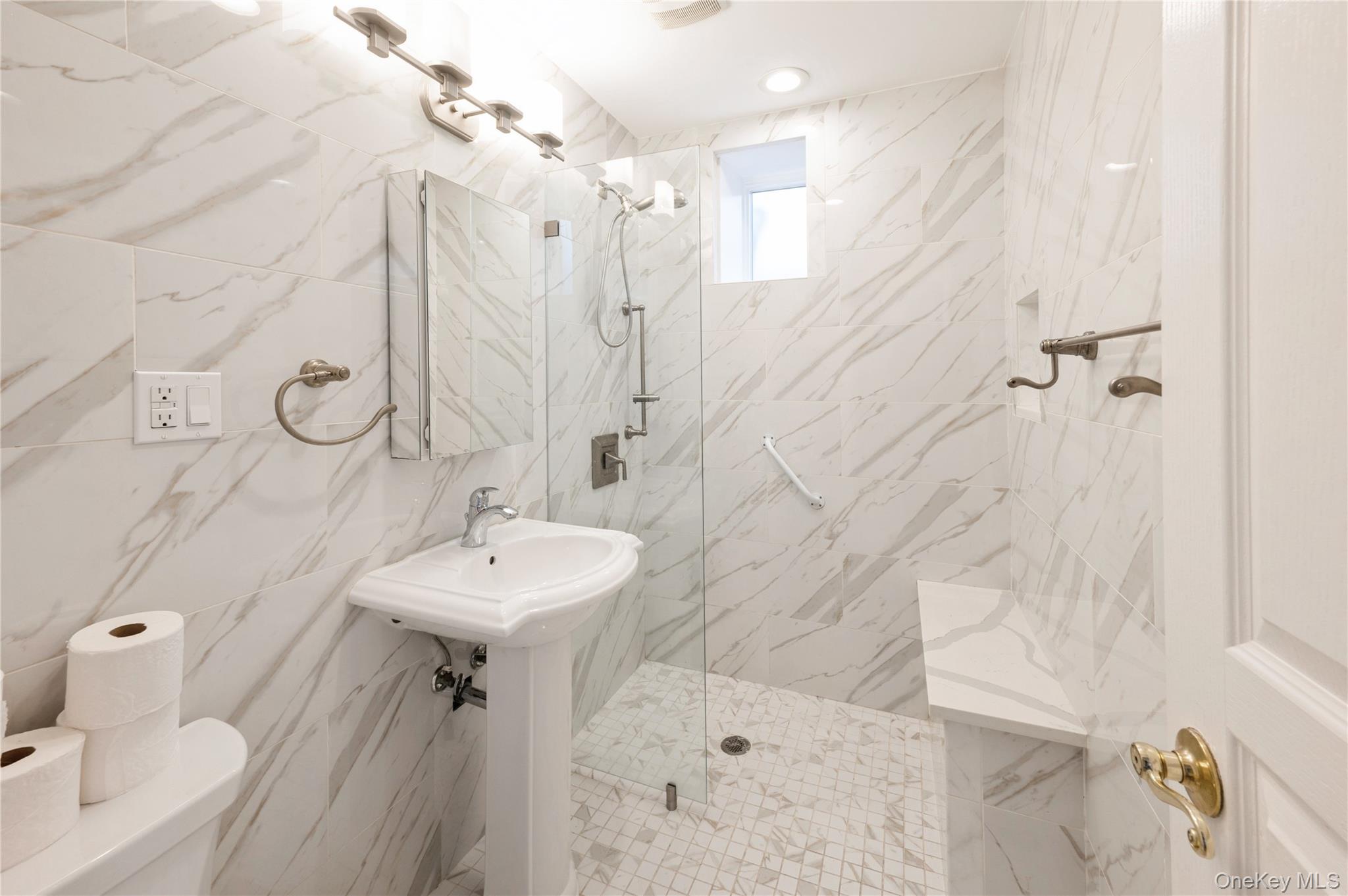 #18 photo, 258 Longstreet Avenue, ブロンクス区 Bronx , NY 10465