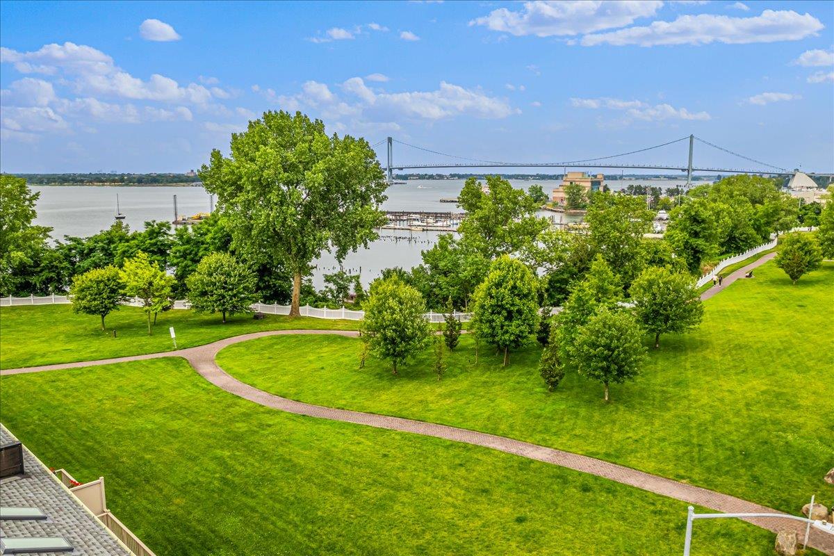 #12 photo, 121-10 Powells Cove Boulevard, كوينز College Point , NY 11356