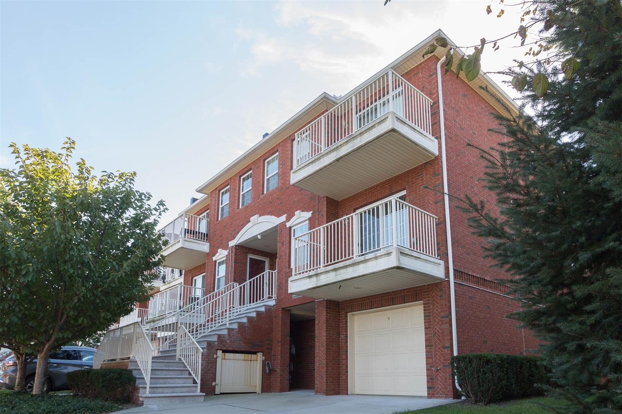 #16 photo, 121-10 Powells Cove Boulevard, كوينز College Point , NY 11356