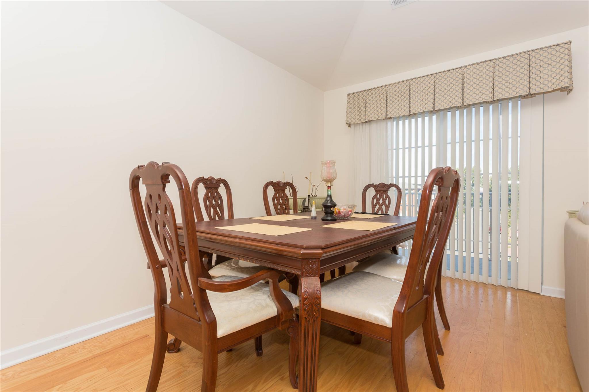 #3 photo, 121-10 Powells Cove Boulevard, كوينز College Point , NY 11356