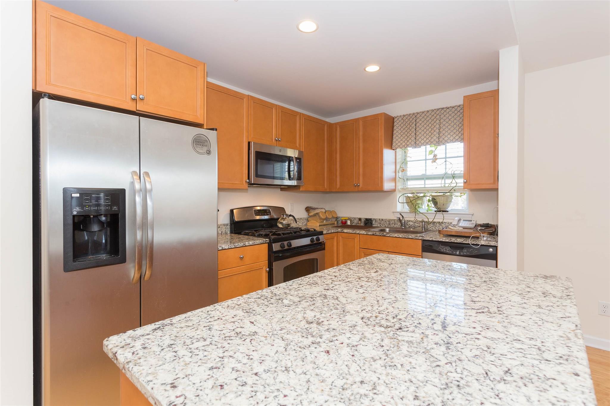 #4 photo, 121-10 Powells Cove Boulevard, كوينز College Point , NY 11356