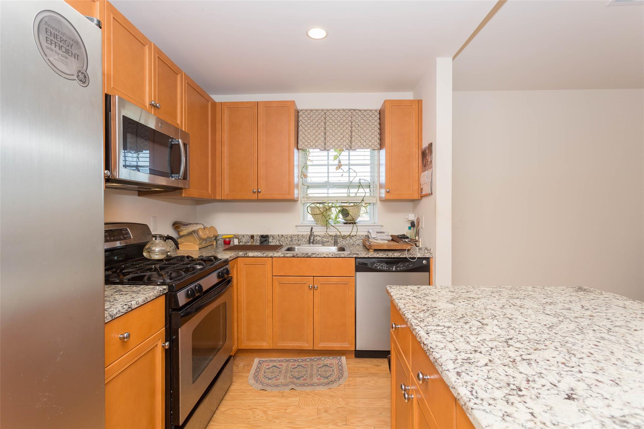 #5 photo, 121-10 Powells Cove Boulevard, كوينز College Point , NY 11356