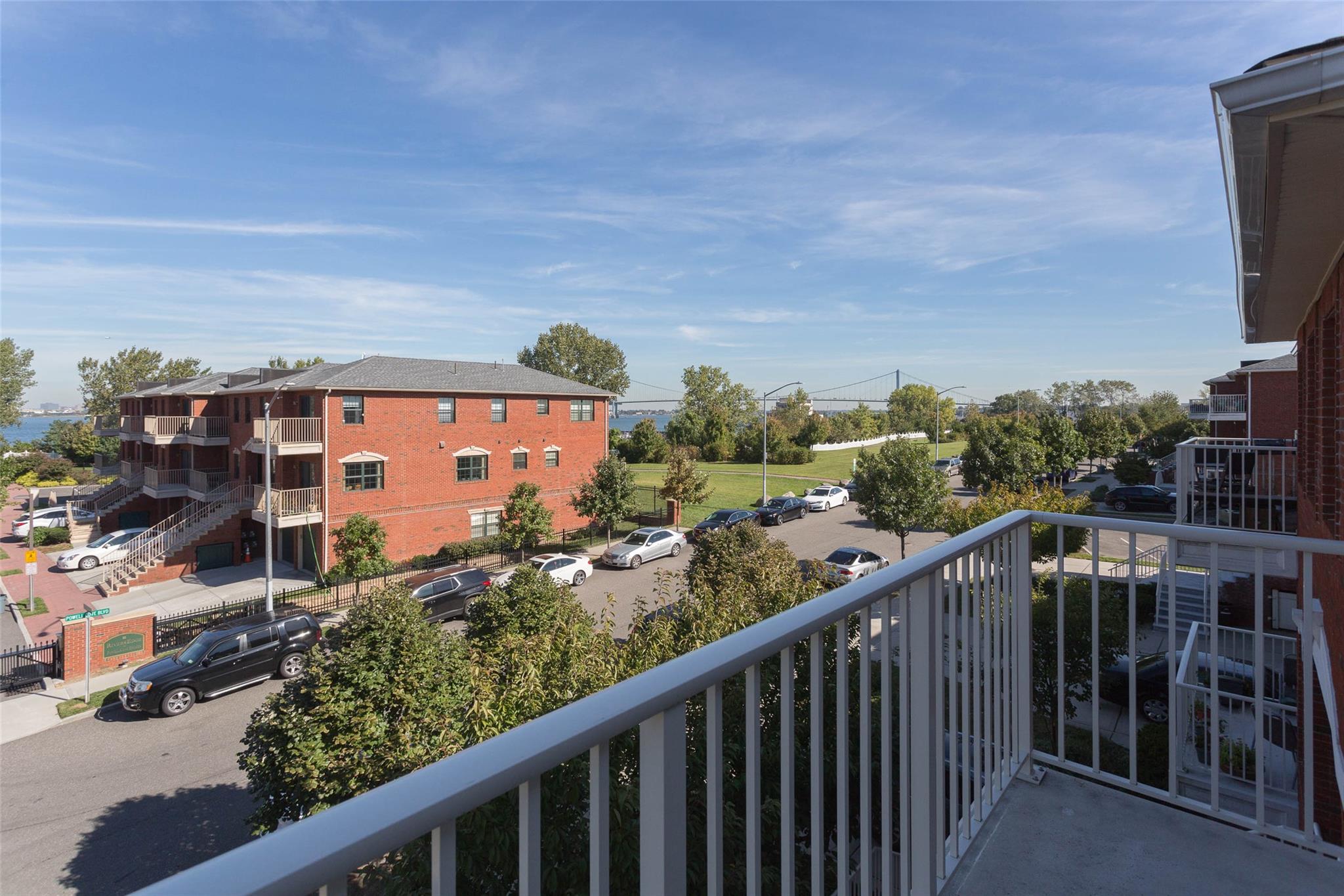 #6 photo, 121-10 Powells Cove Boulevard, كوينز College Point , NY 11356