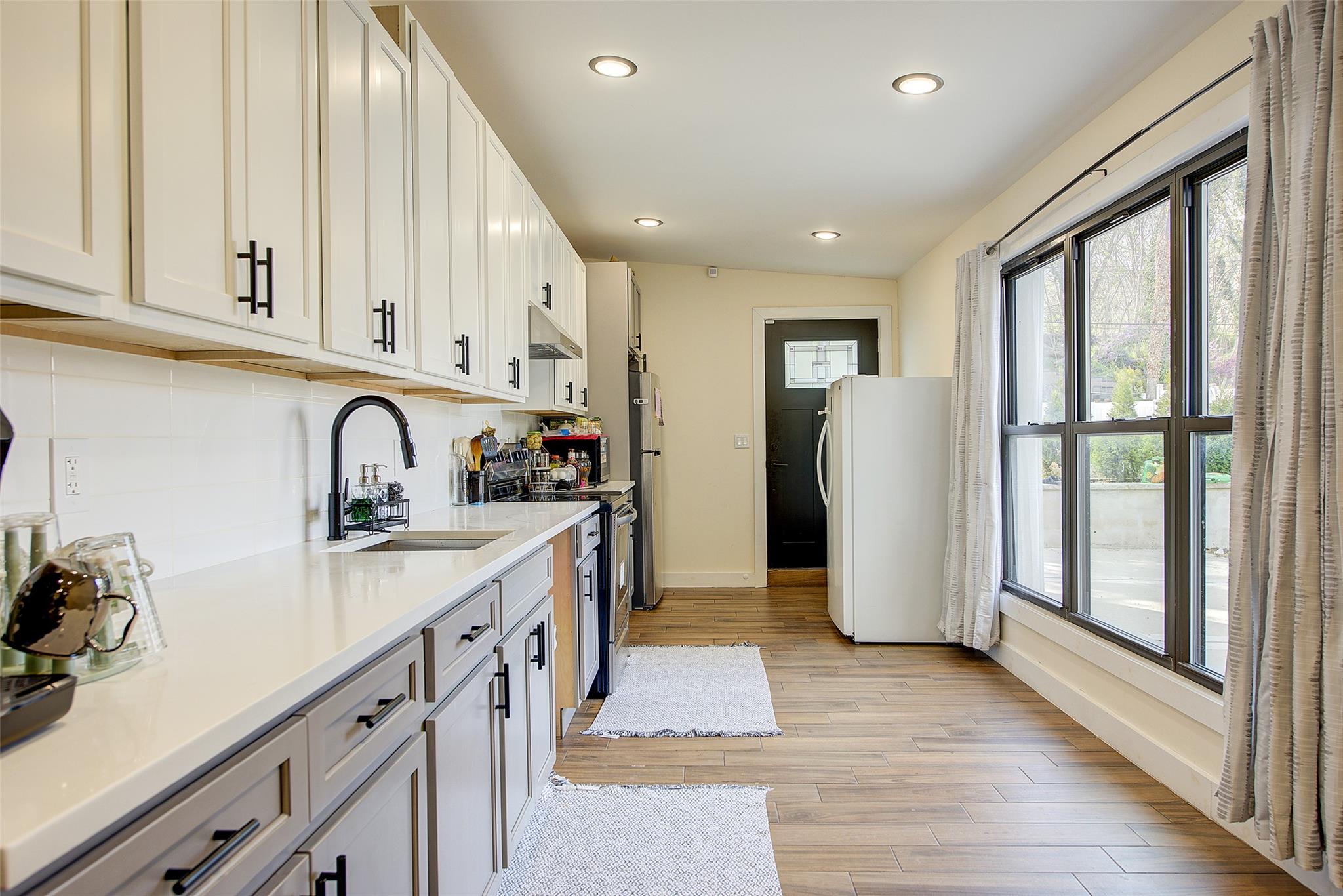 #19 photo, 67 Brewster St, Статен-Айленд ‖ Staten Island , NY 10304