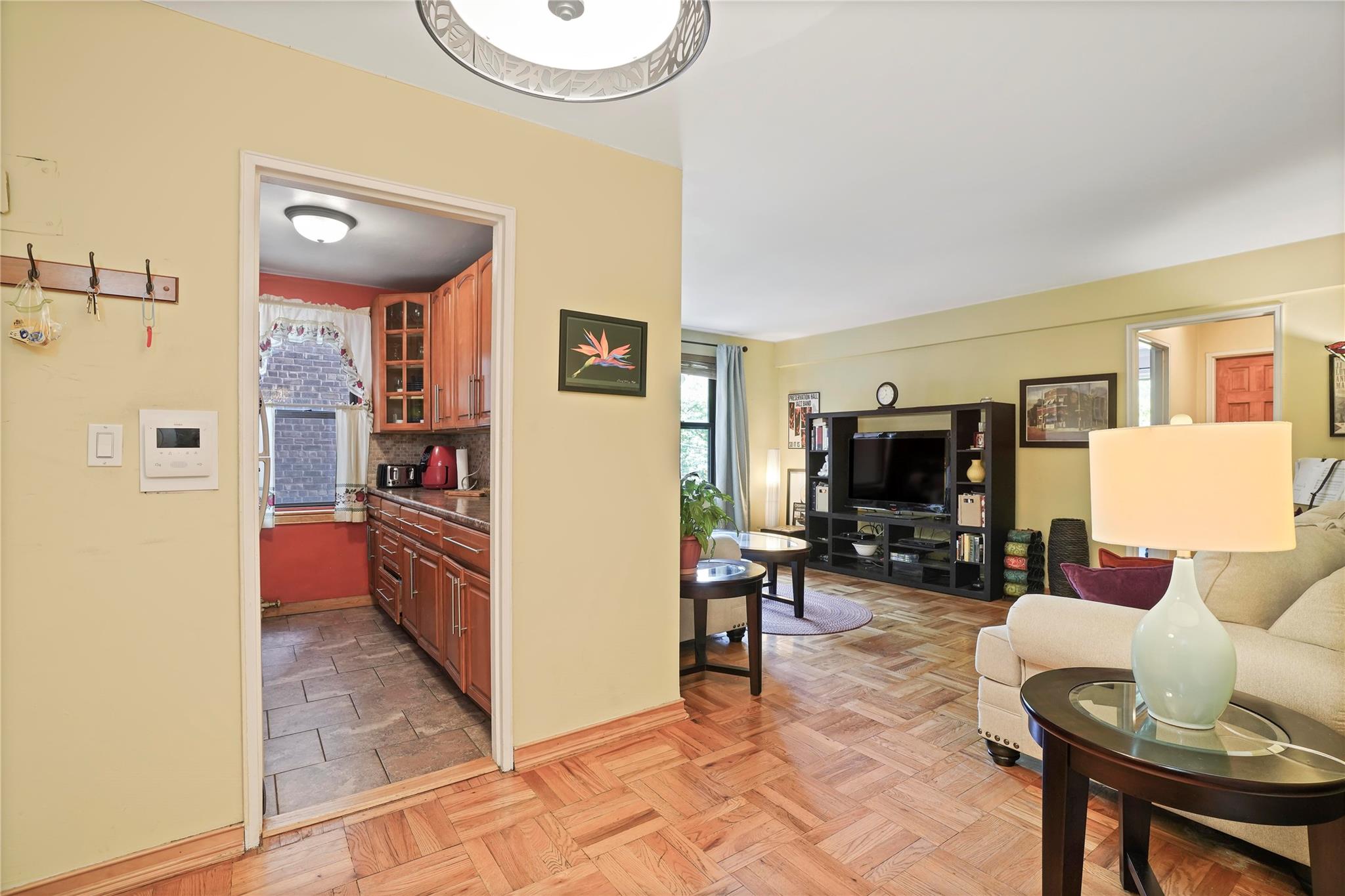 #12 photo, 52-15 65 Place, كوينز Maspeth , NY 11378