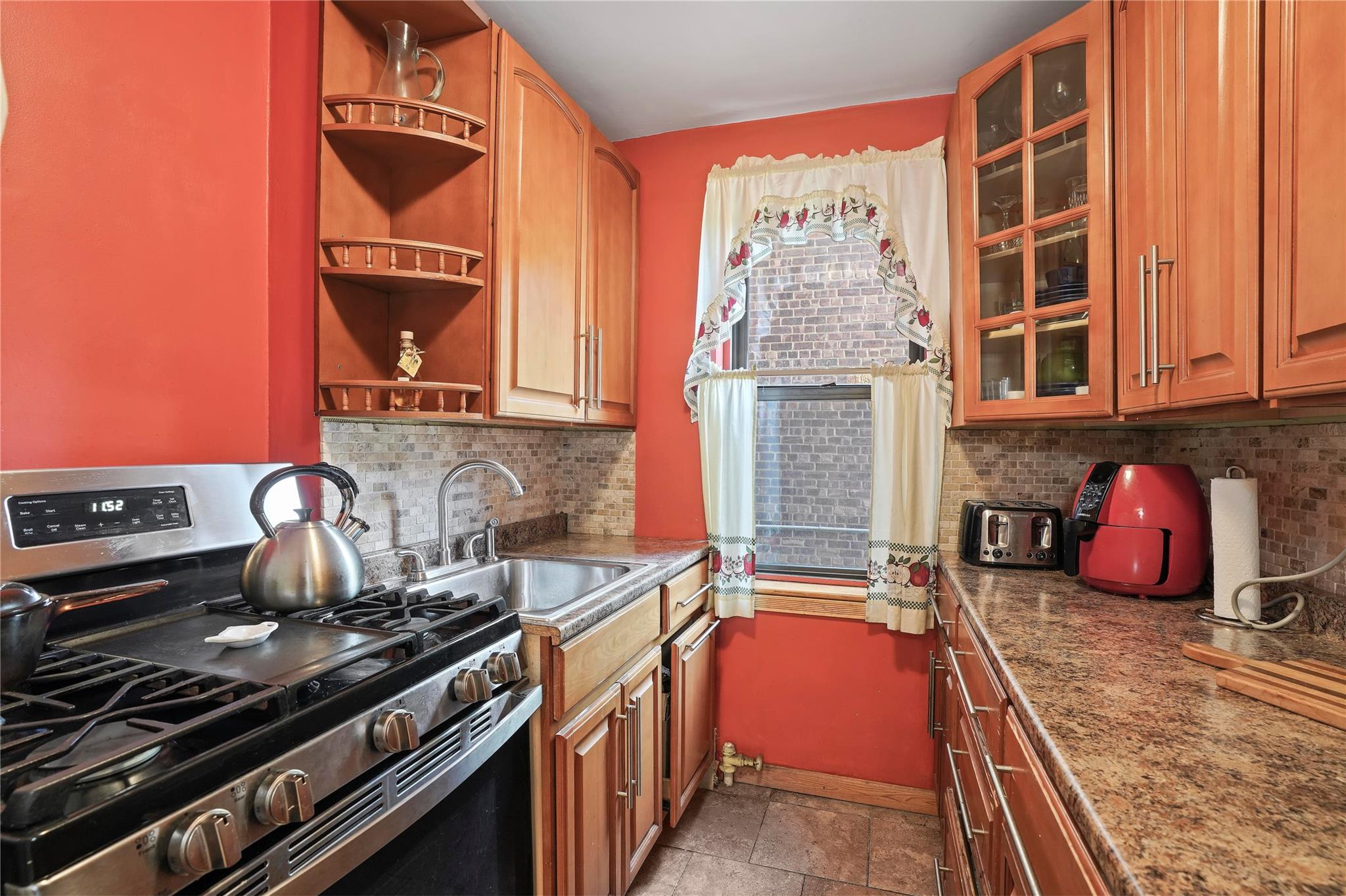 #15 photo, 52-15 65 Place, كوينز Maspeth , NY 11378