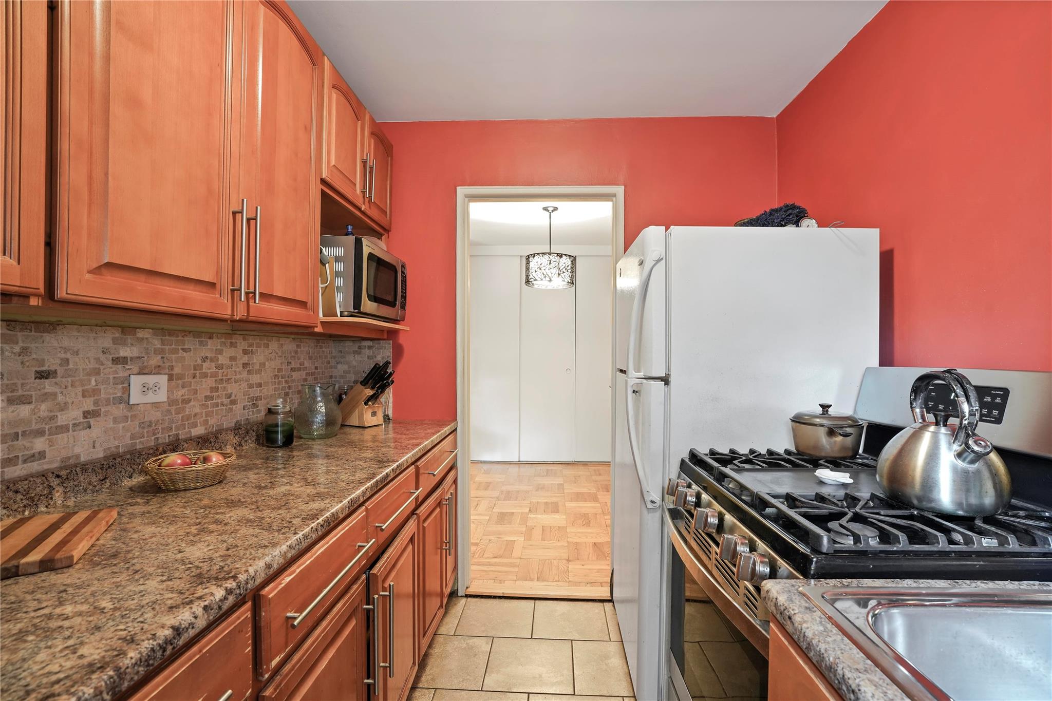 #17 photo, 52-15 65 Place, كوينز Maspeth , NY 11378