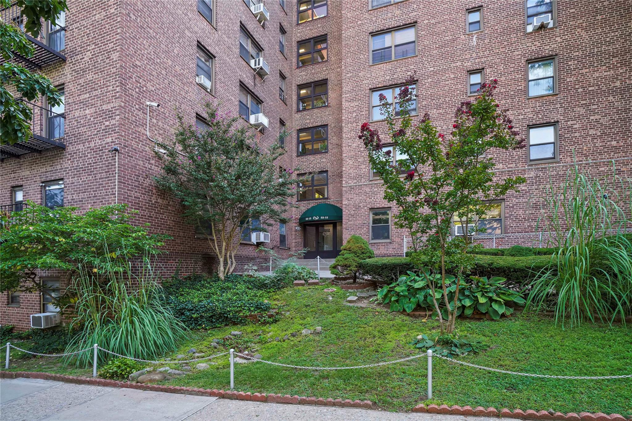 #2 photo, 52-15 65 Place, كوينز Maspeth , NY 11378