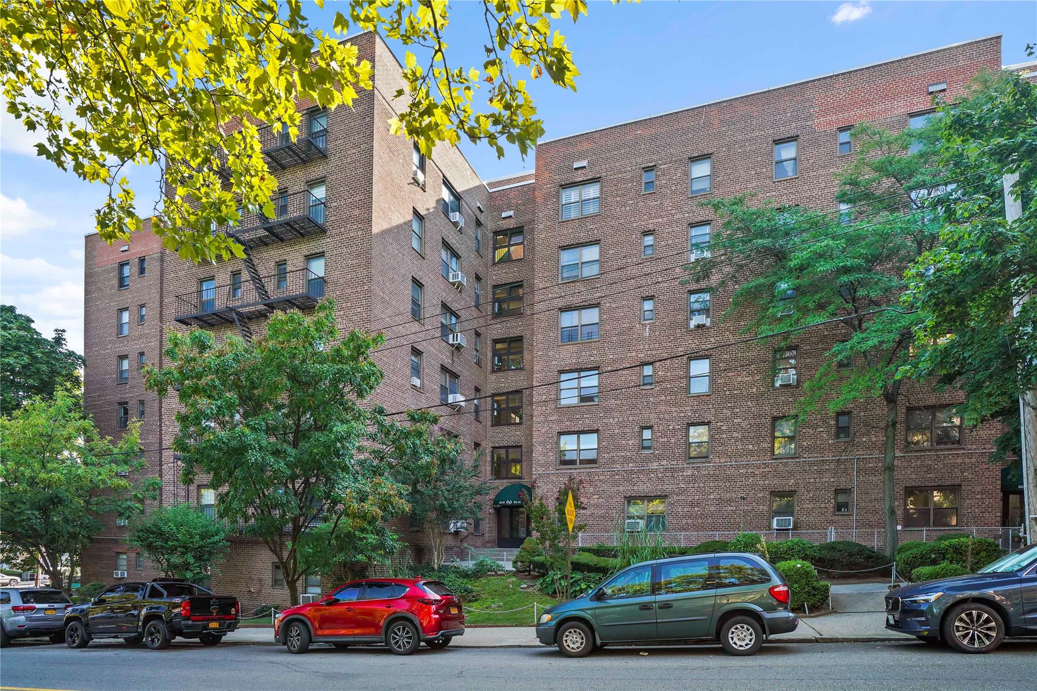 #3 photo, 52-15 65 Place, كوينز Maspeth , NY 11378