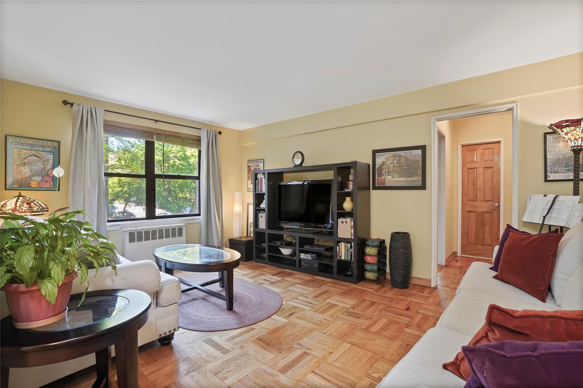 #7 photo, 52-15 65 Place, كوينز Maspeth , NY 11378