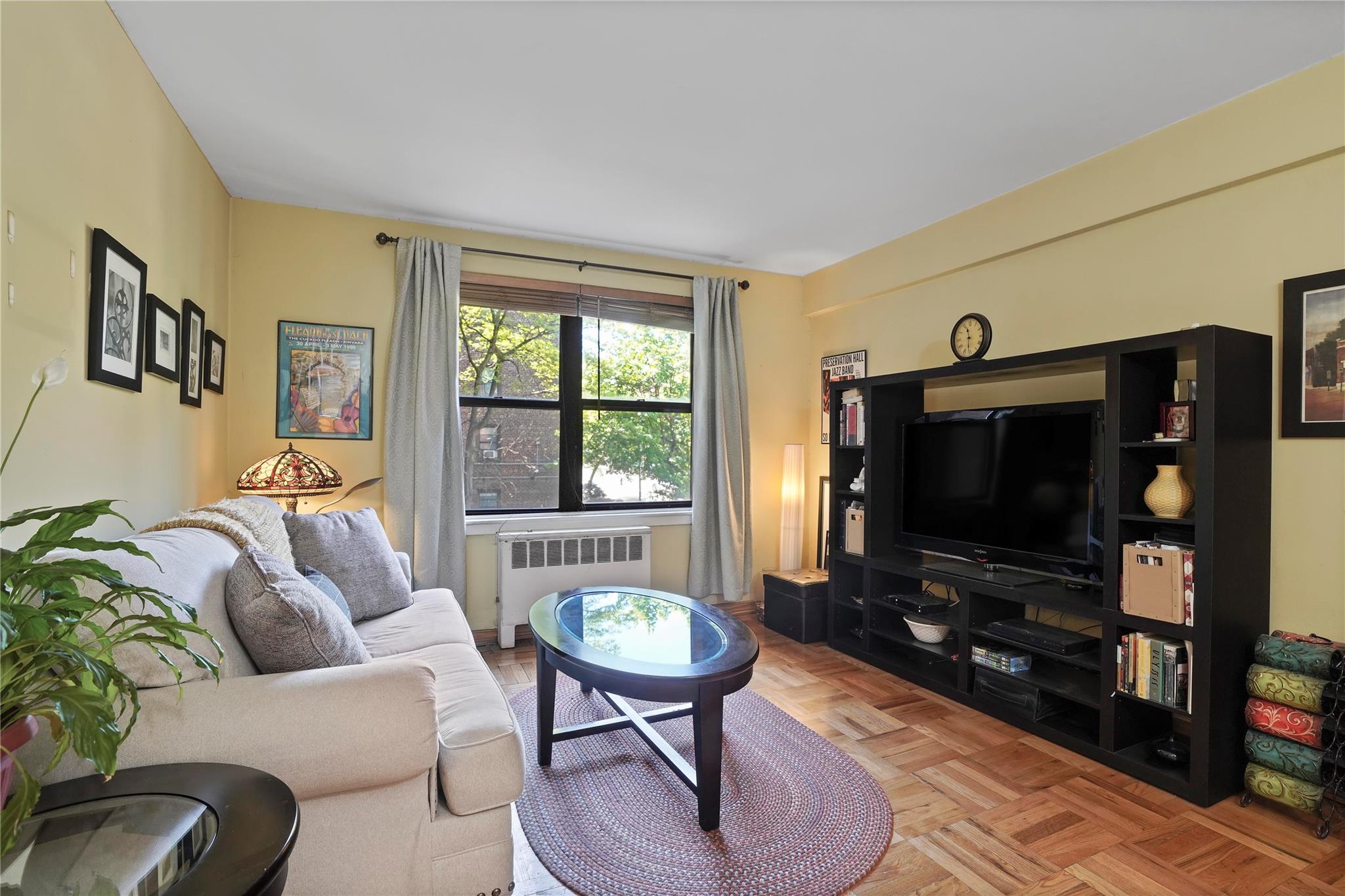 #8 photo, 52-15 65 Place, كوينز Maspeth , NY 11378