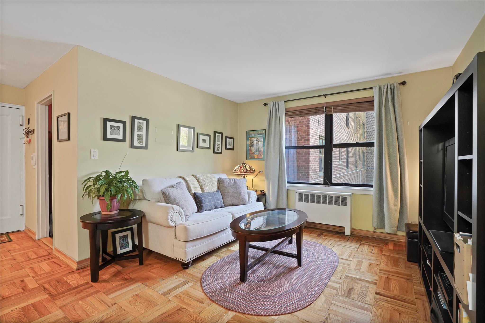 #9 photo, 52-15 65 Place, كوينز Maspeth , NY 11378