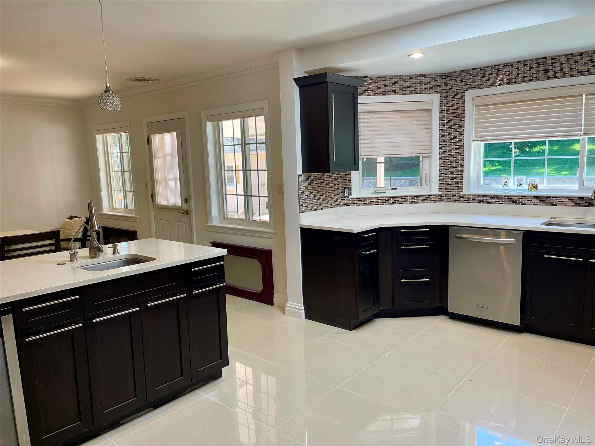 #2 photo, 39 Oakdale Road, ナッソー郡 Roslyn Heights , NY 11577