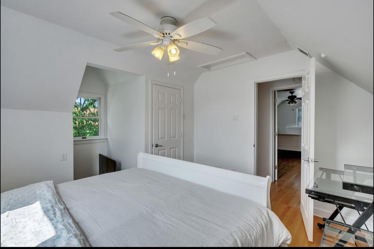 #13 photo, 556 N 12 Street, New Hyde Park , NY 11040