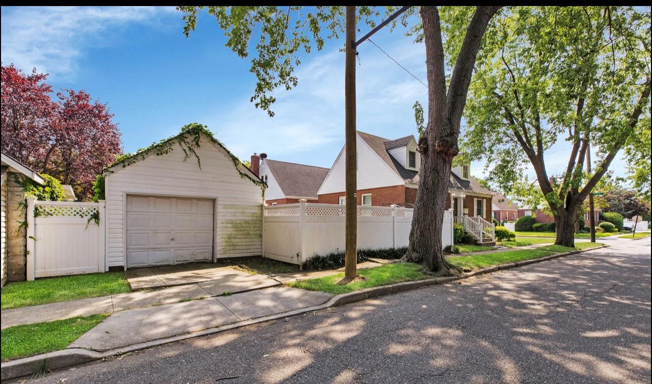 #3 photo, 556 N 12 Street, New Hyde Park , NY 11040