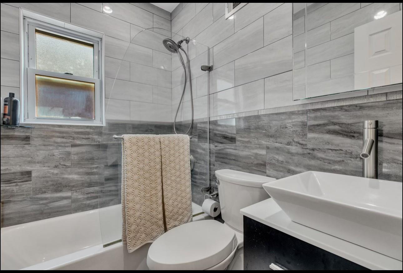 #9 photo, 556 N 12 Street, New Hyde Park , NY 11040