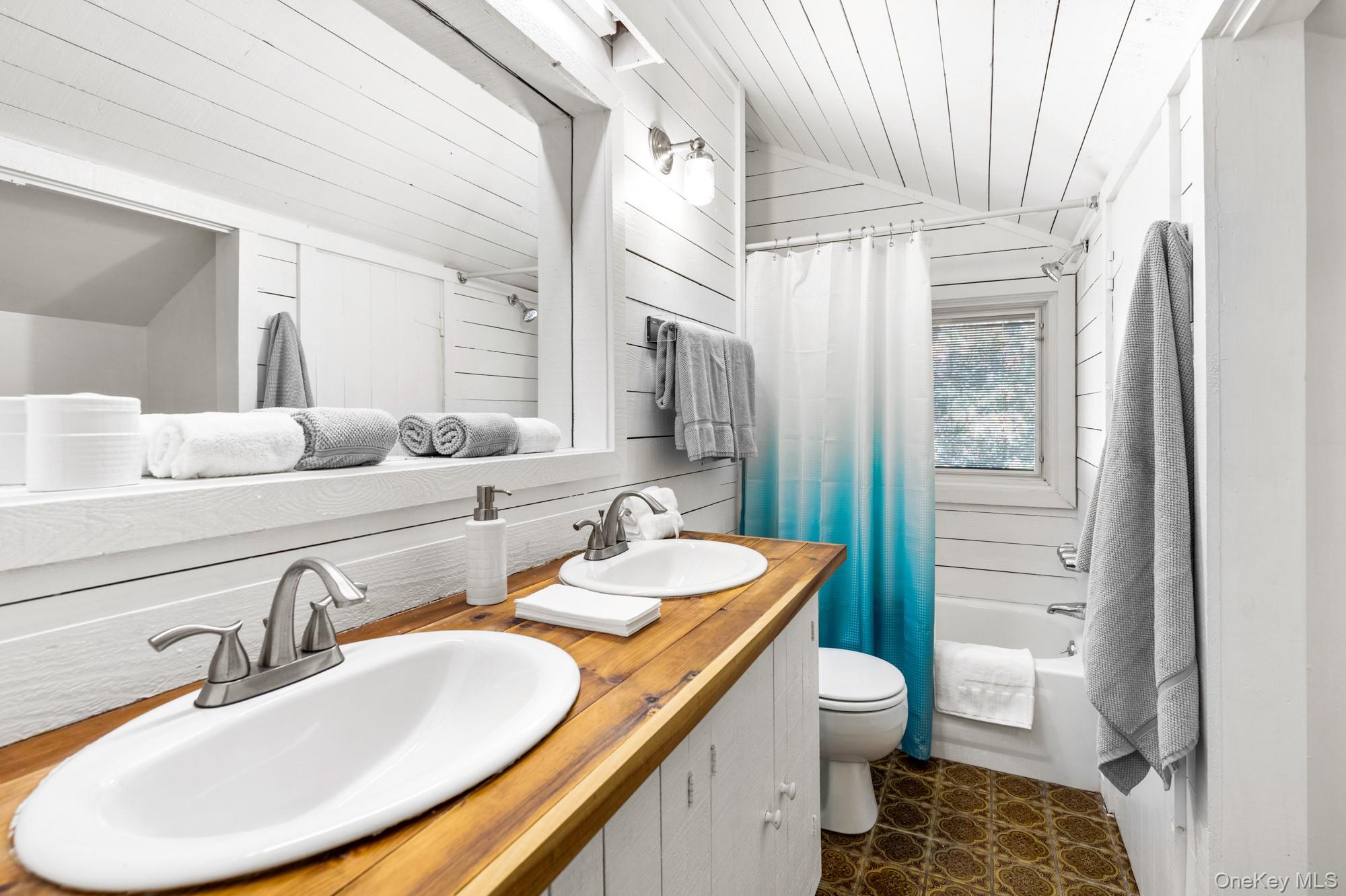 #15 photo, 20 Norfolk Drive, サフォーク郡 Springs , NY 11937