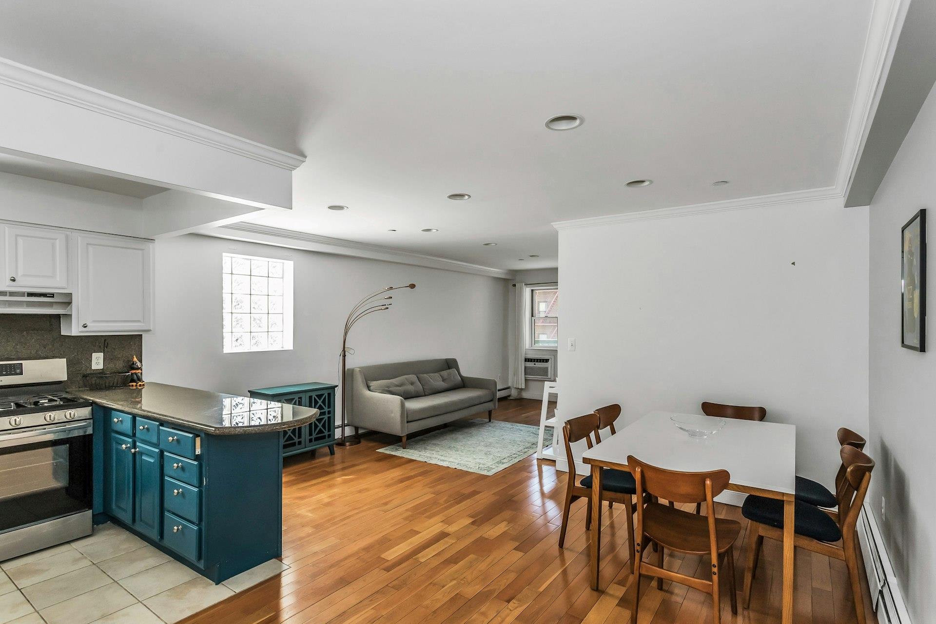 #3 photo, 83-71 116, クイーンズ区 Kew Gardens , NY 11418