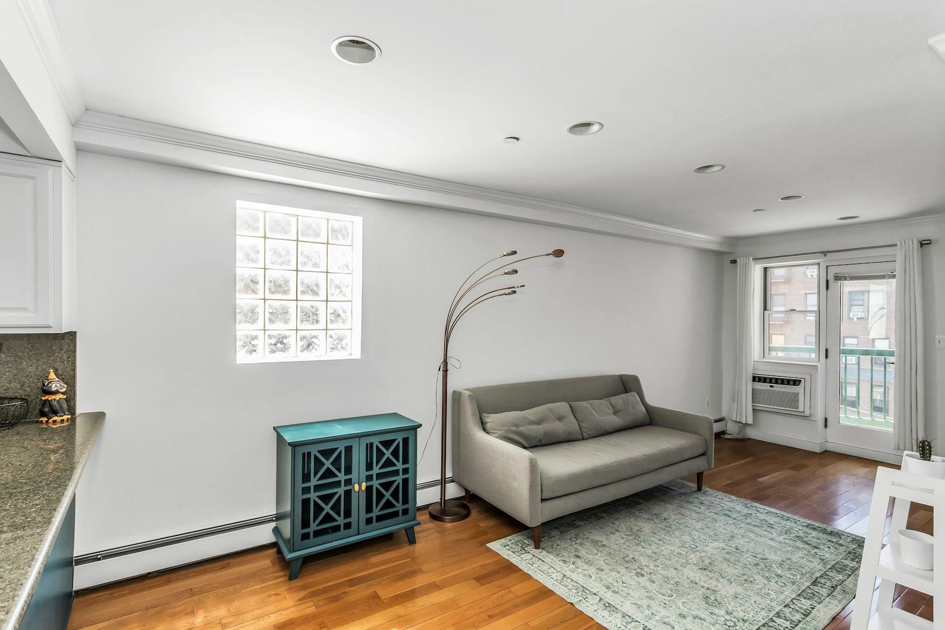 #9 photo, 83-71 116, クイーンズ区 Kew Gardens , NY 11418