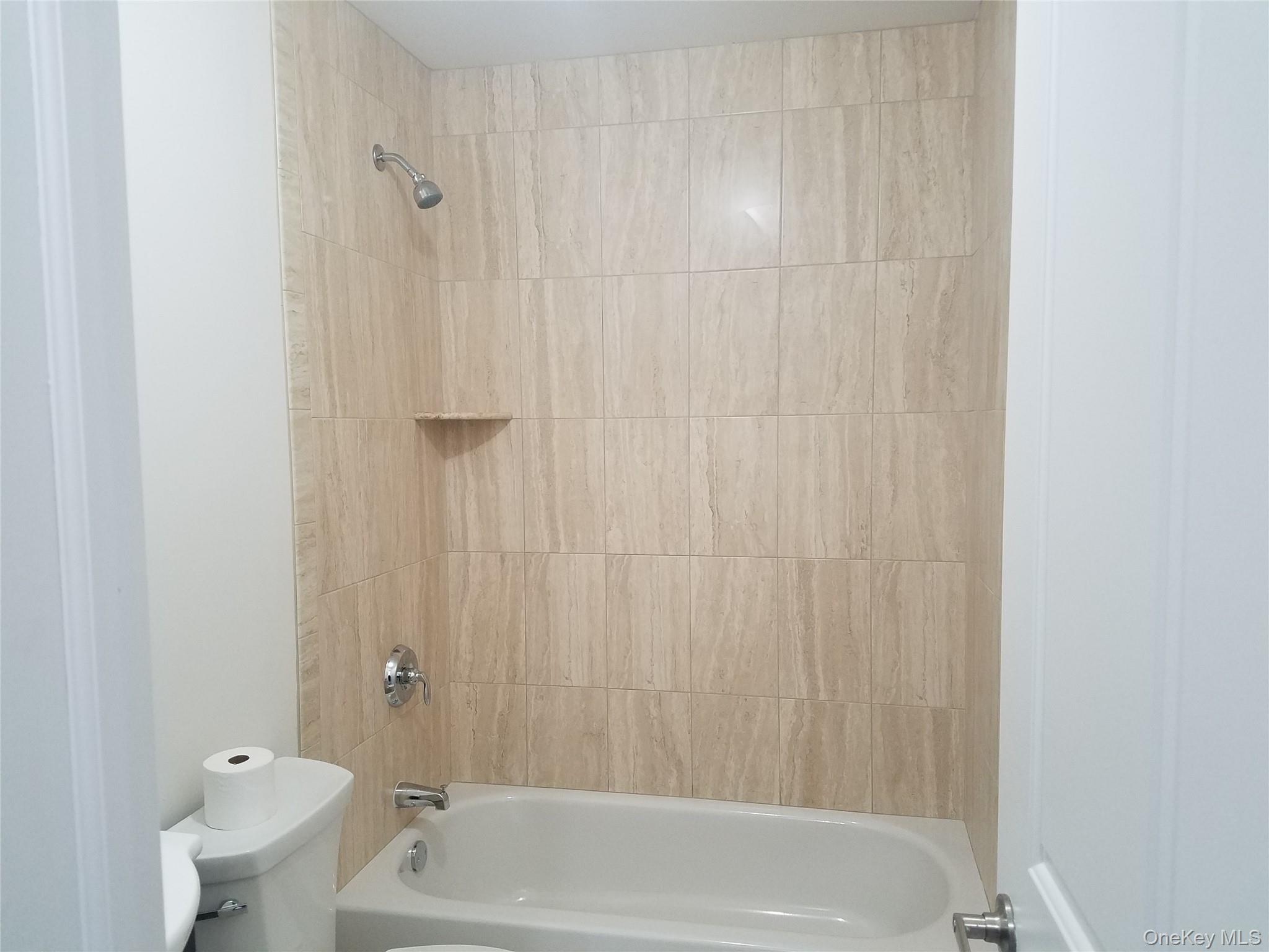 #4 photo, 487 NEIGHBORHOOD ROAD, サフォーク郡 Shirley , NY 11967