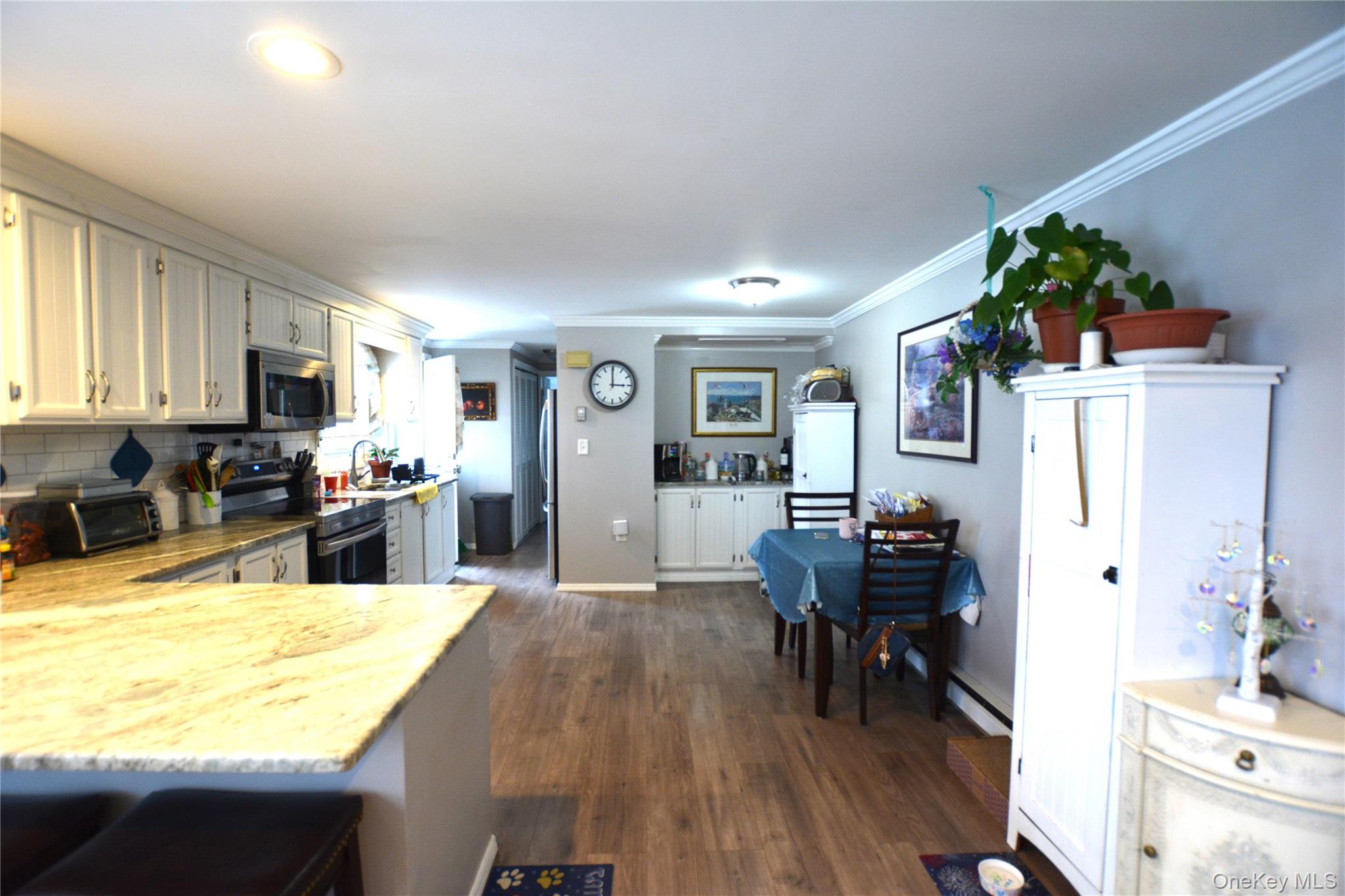 #3 photo, 77 Village Circle W, サフォーク郡 Manorville , NY 11949