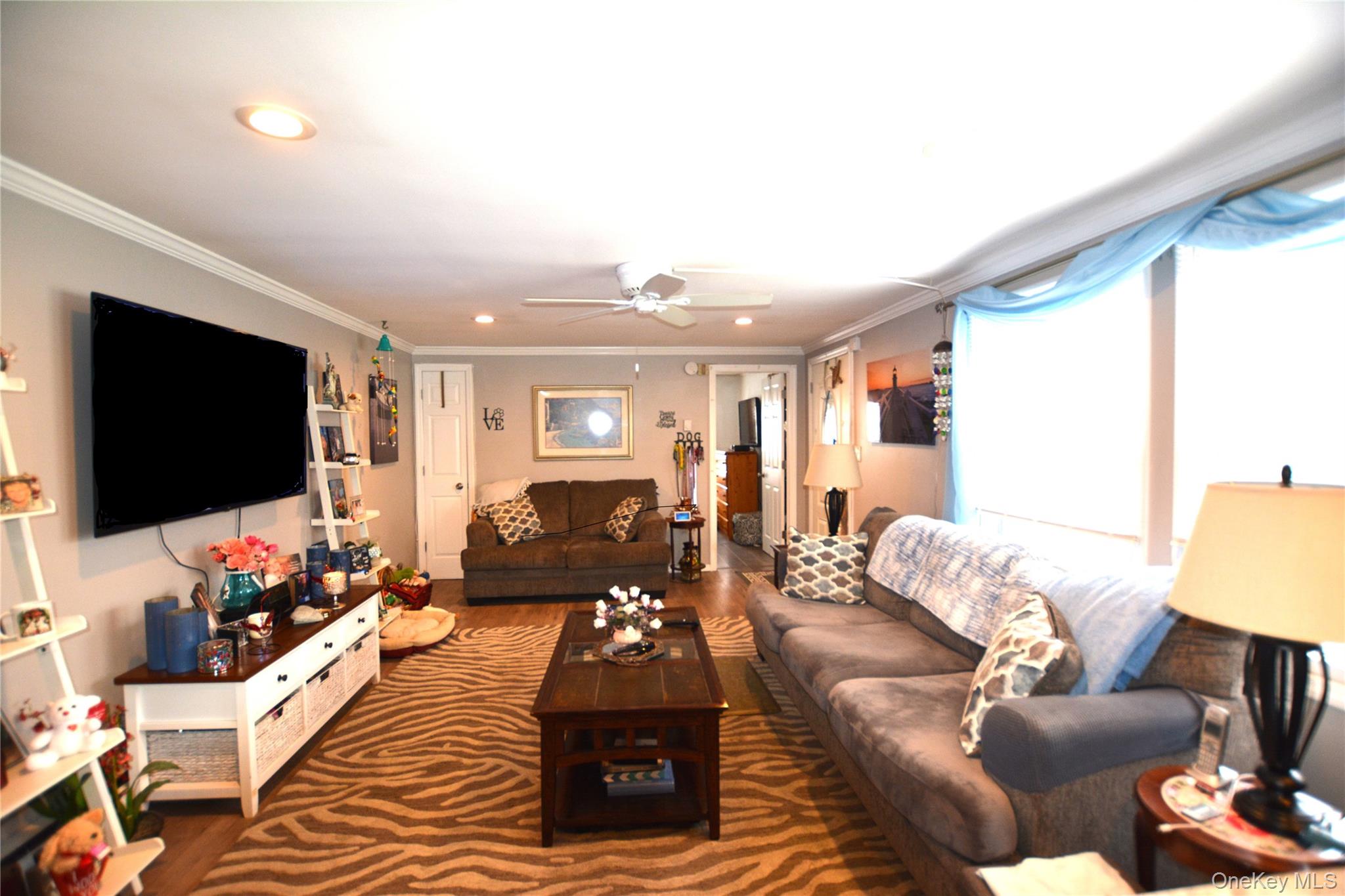 #5 photo, 77 Village Circle W, サフォーク郡 Manorville , NY 11949