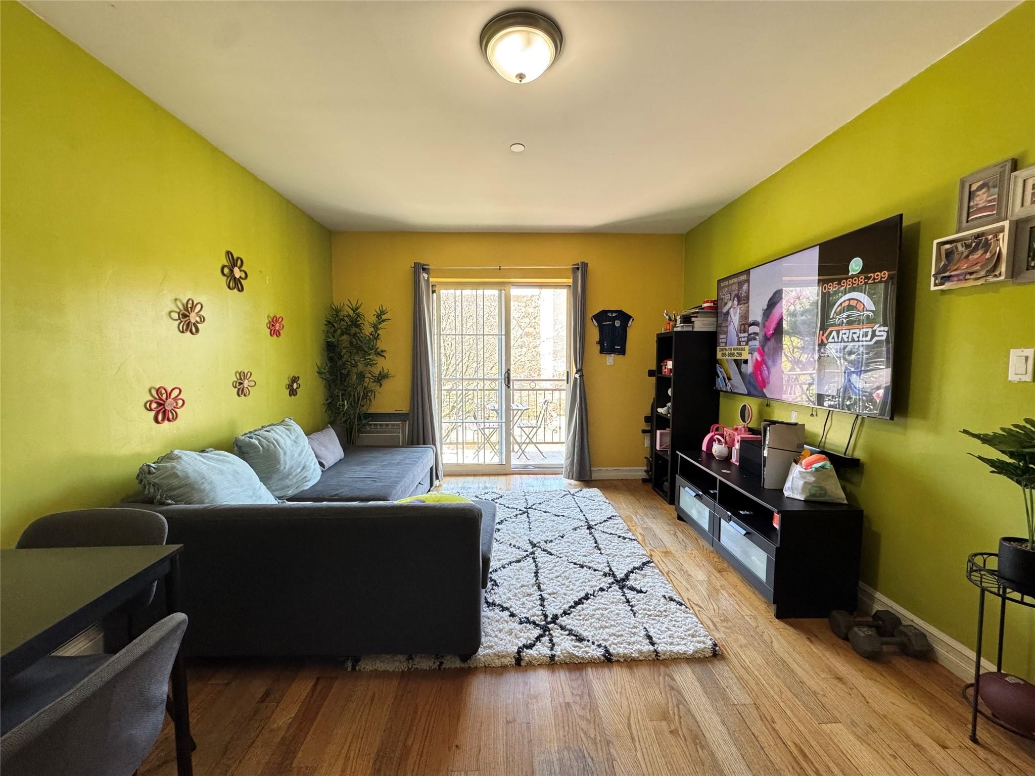 #4 photo, 53-12 102nd Street, クイーンズ区 Corona , NY 11368