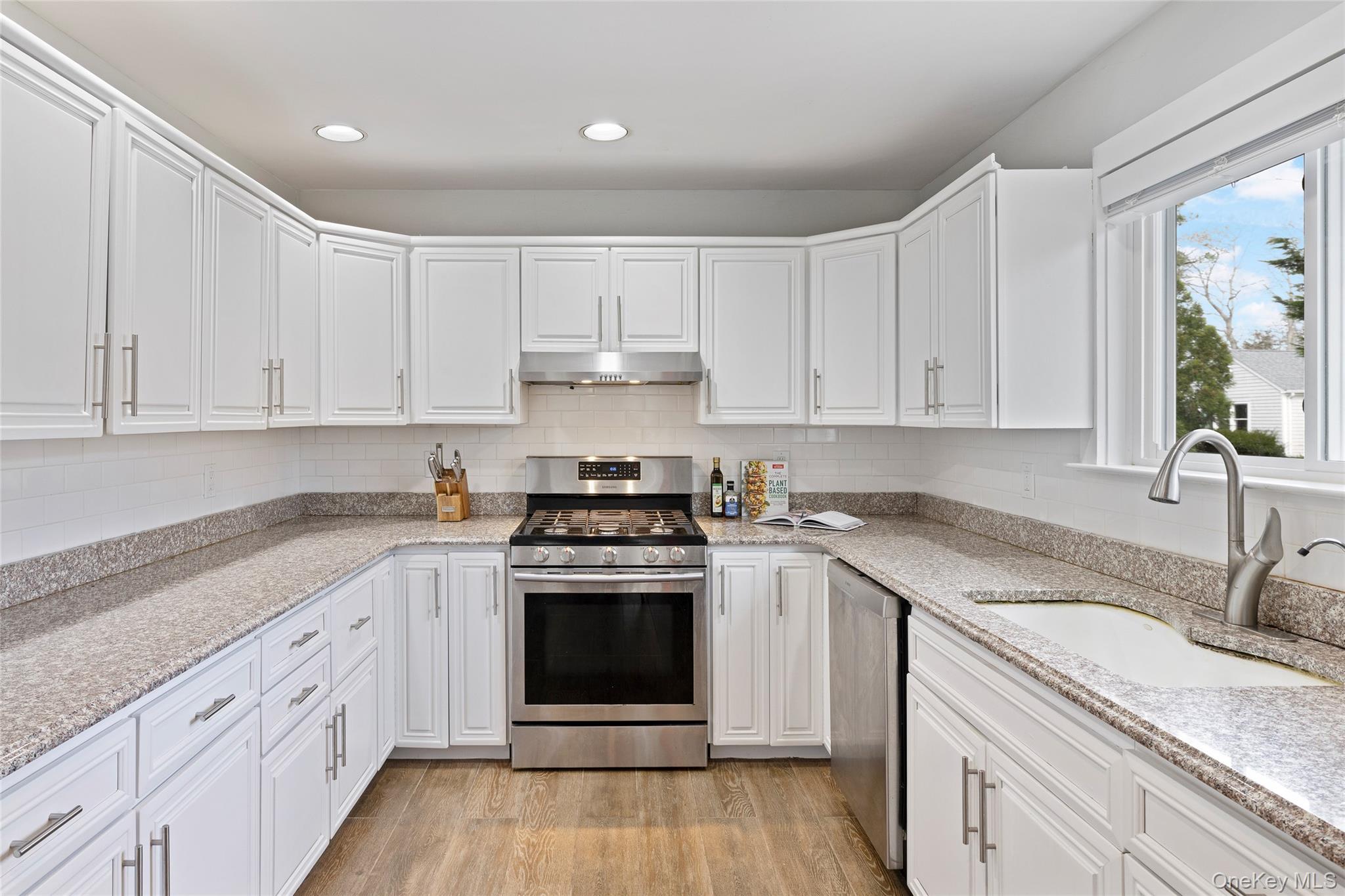 #11 photo, 48A Sea Gate Avenue, サフォーク郡 Westhampton , NY 11977