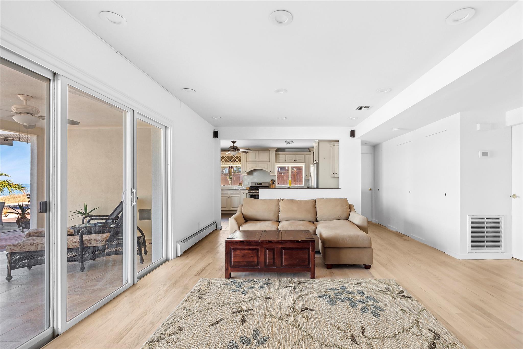 #18 photo, 23 E Shore Drive, ナッソー郡 Bayville , NY 11709