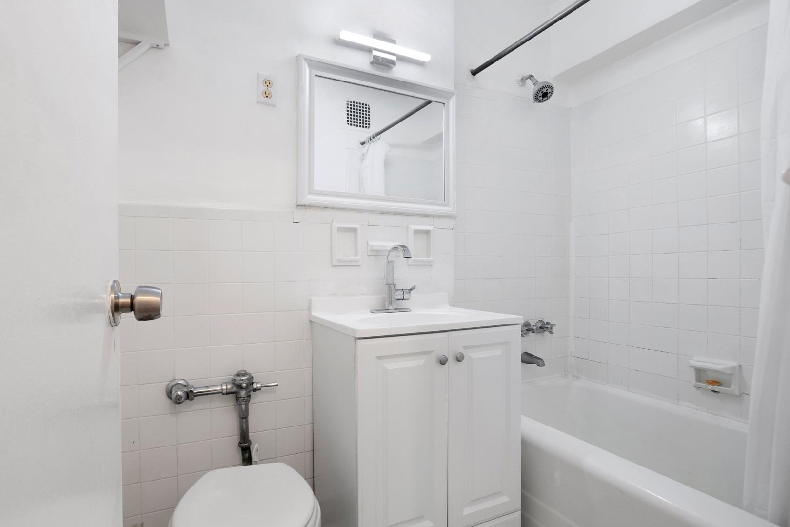 #8 photo, 63-95 Austin Street, クイーンズ区 Rego Park , NY 11374