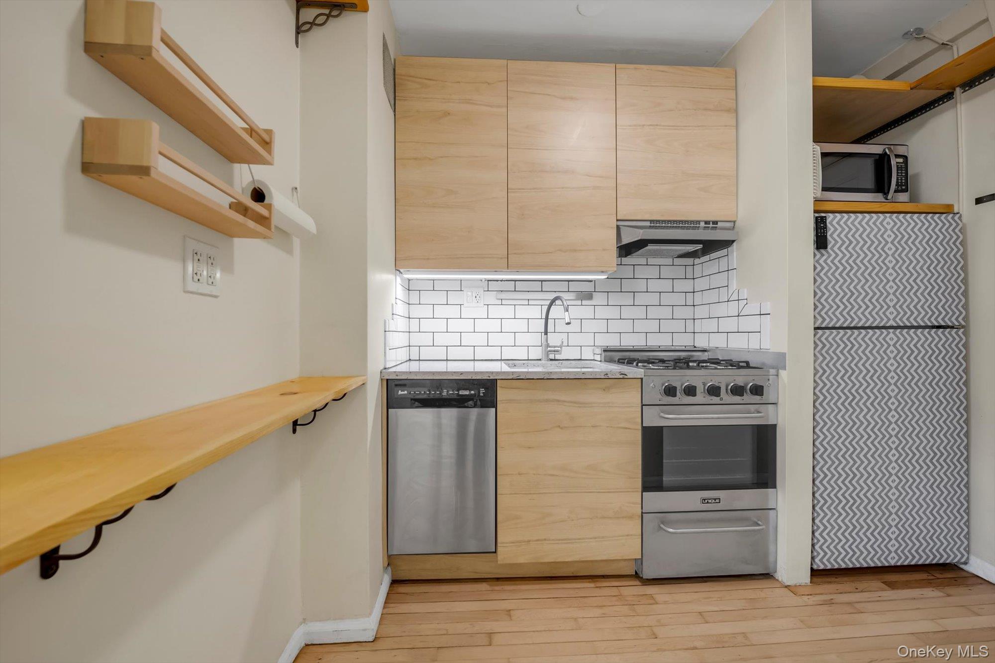 #5 photo, 88-01 35th Avenue, Jackson Heights , NY 11372