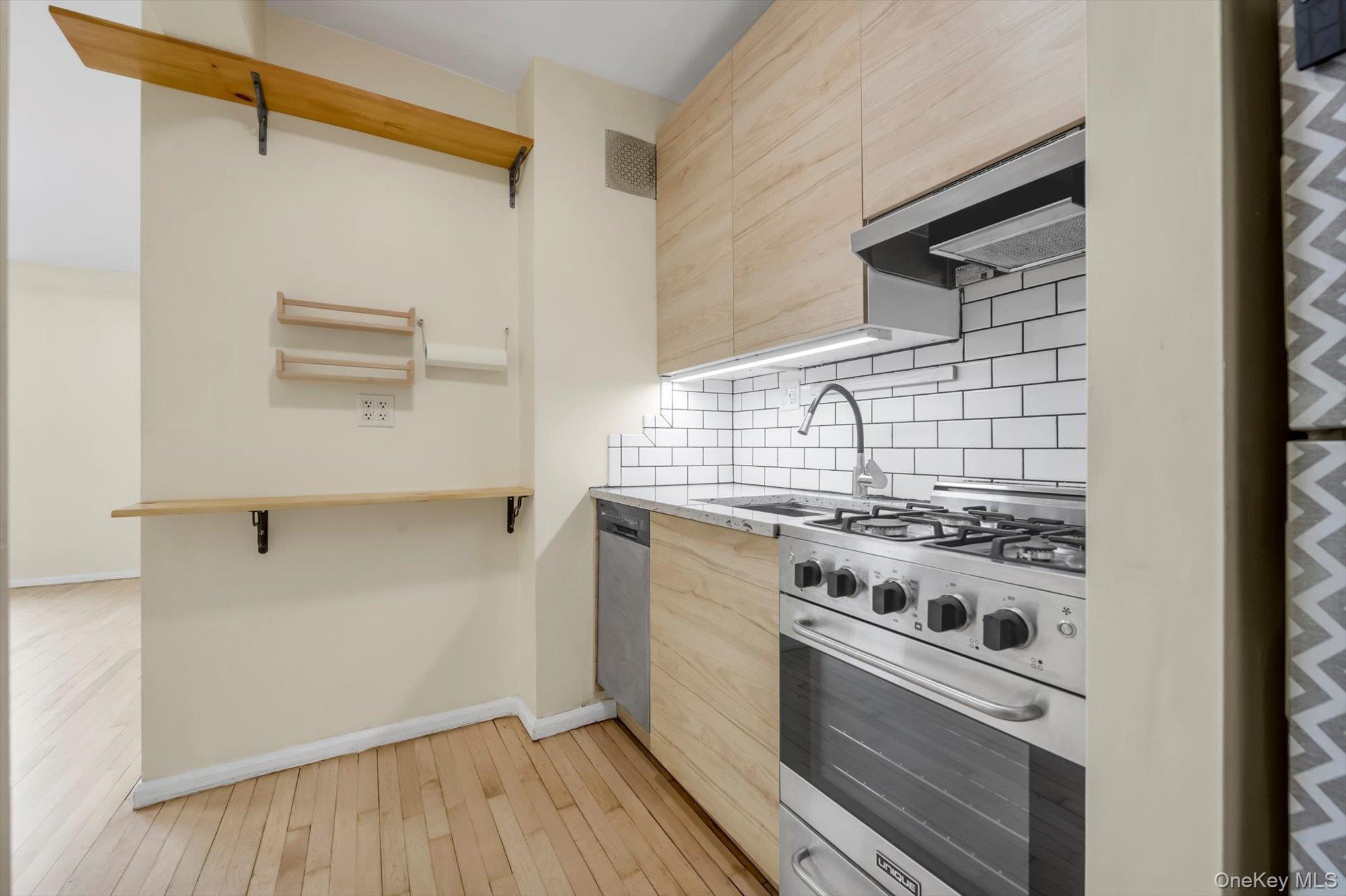 #7 photo, 88-01 35th Avenue, Jackson Heights , NY 11372