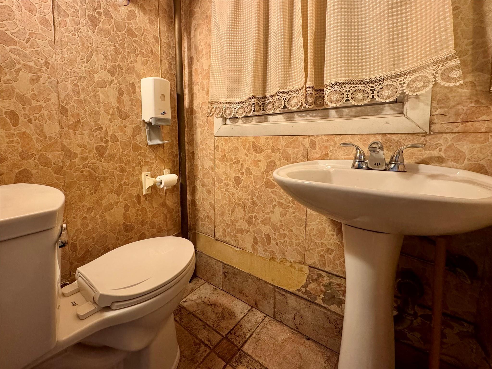 #3 photo, 105-16 Metropolitan Avenue, 뉴욕퀸즈 Forest Hills , NY 11375