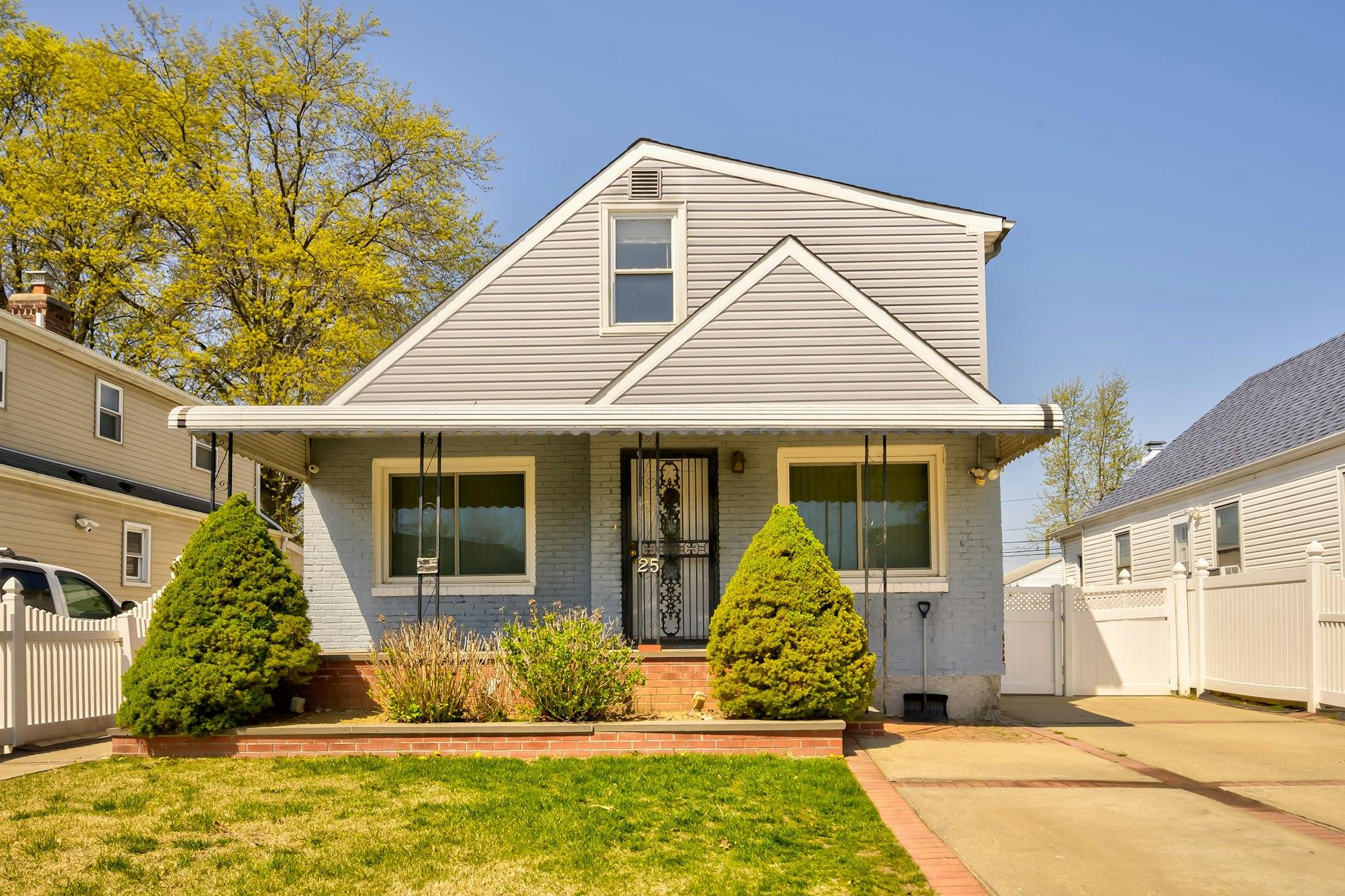 #2 photo, 25 Virginia Drive, Elmont , NY 11003