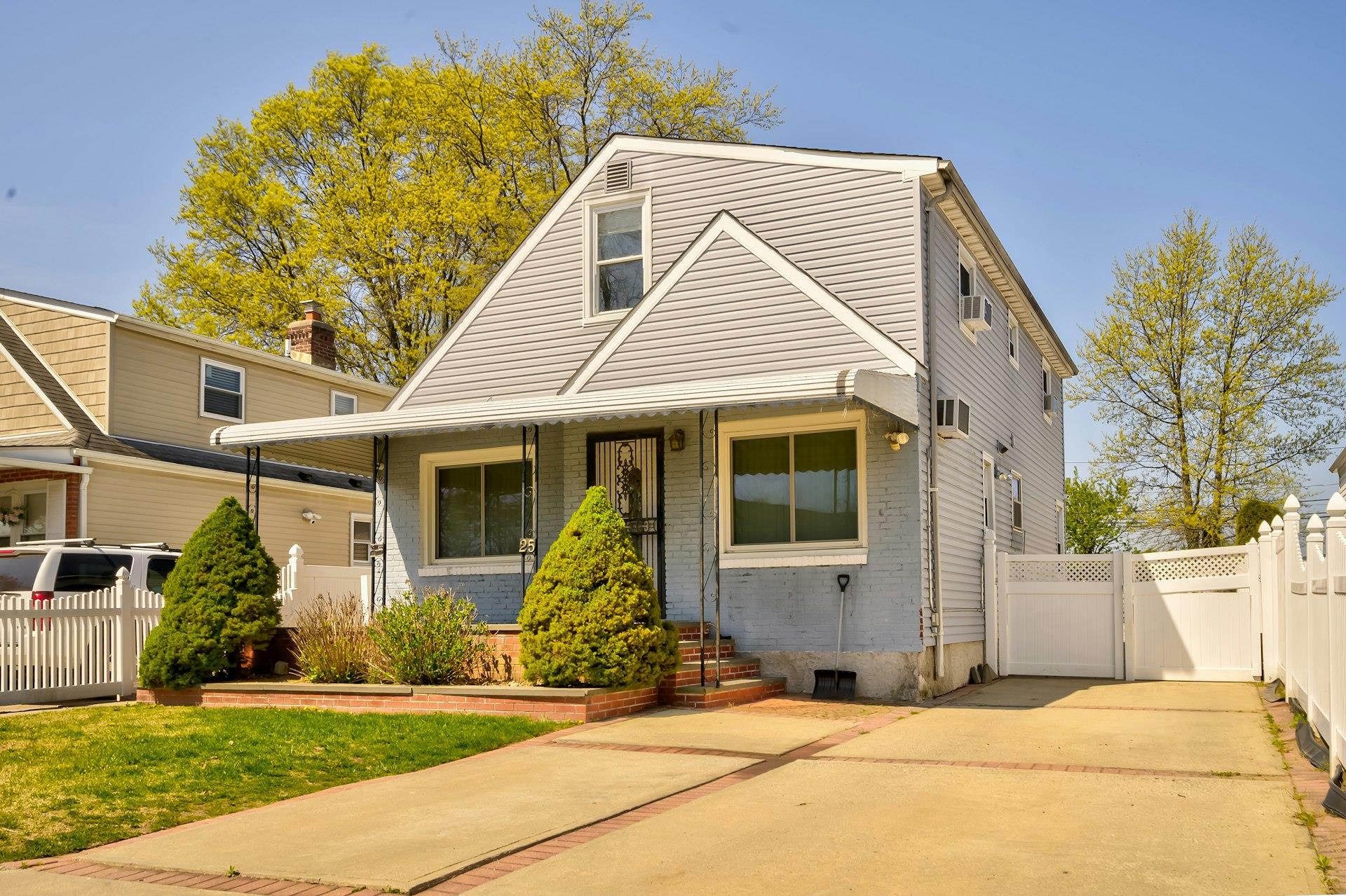 #3 photo, 25 Virginia Drive, Elmont , NY 11003