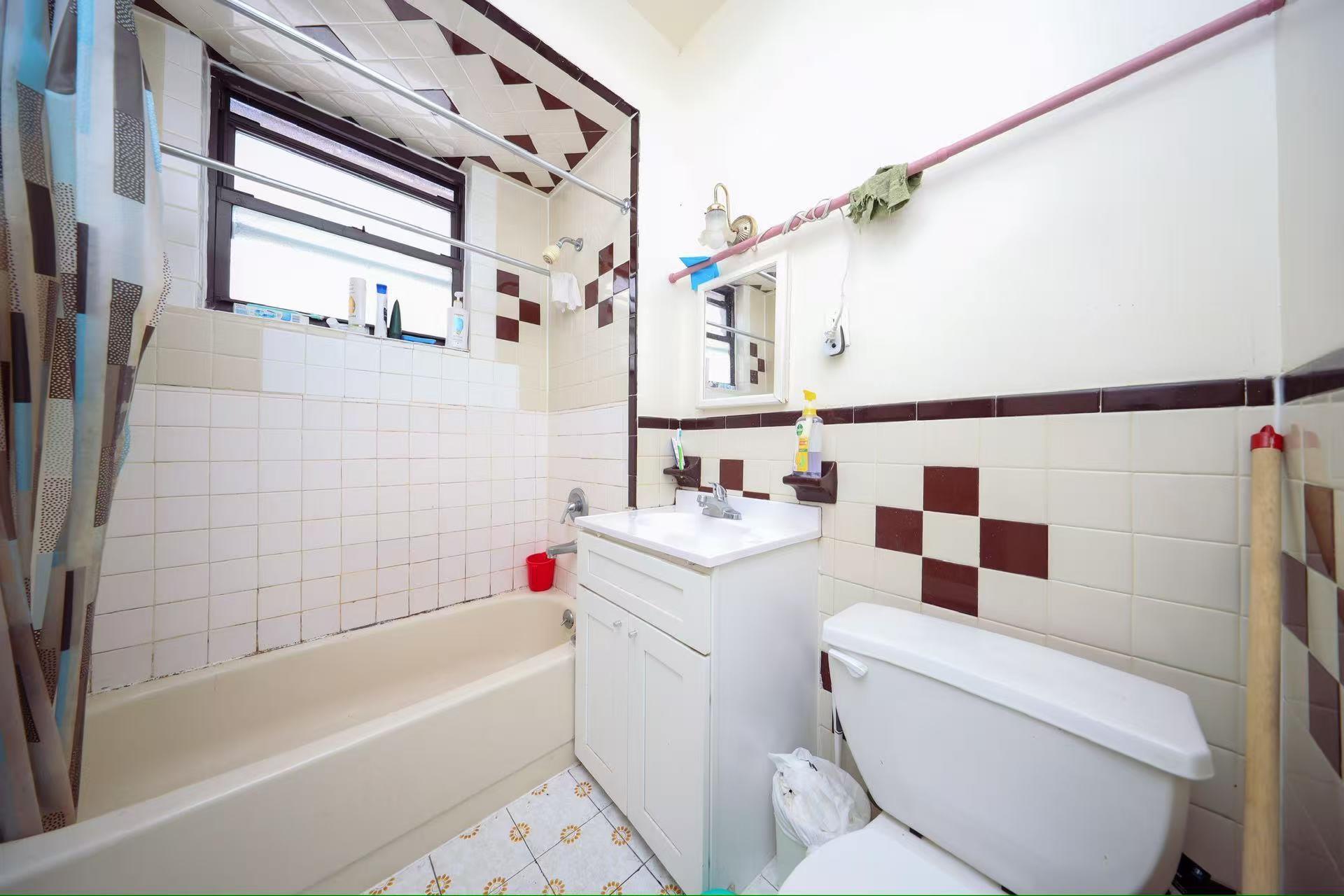 #13 photo, 3392 12 Avenue, ブルックリン区 Brooklyn , NY 11218