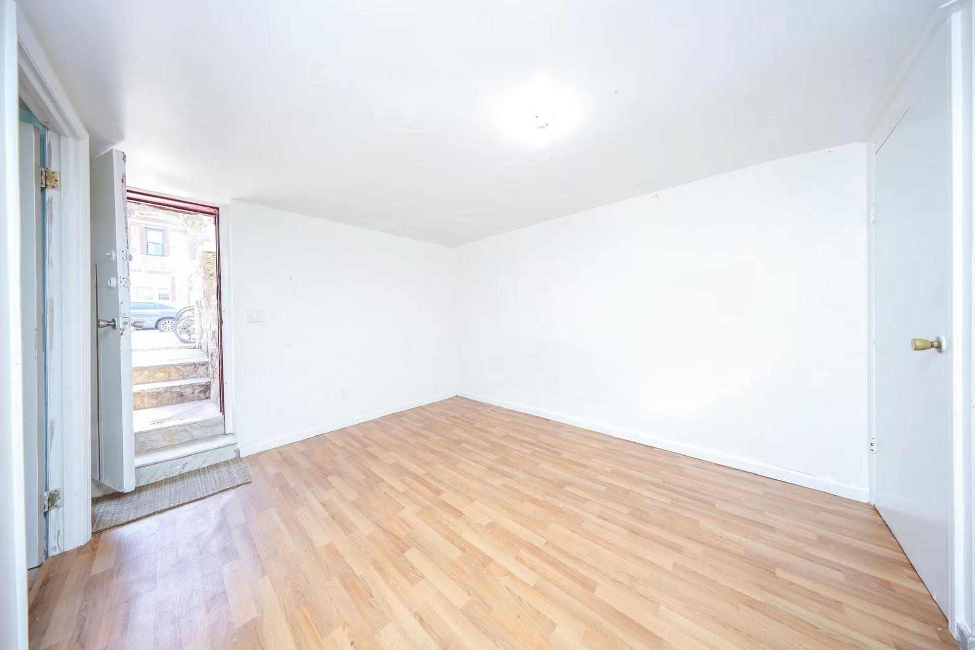 #7 photo, 3392 12 Avenue, ブルックリン区 Brooklyn , NY 11218