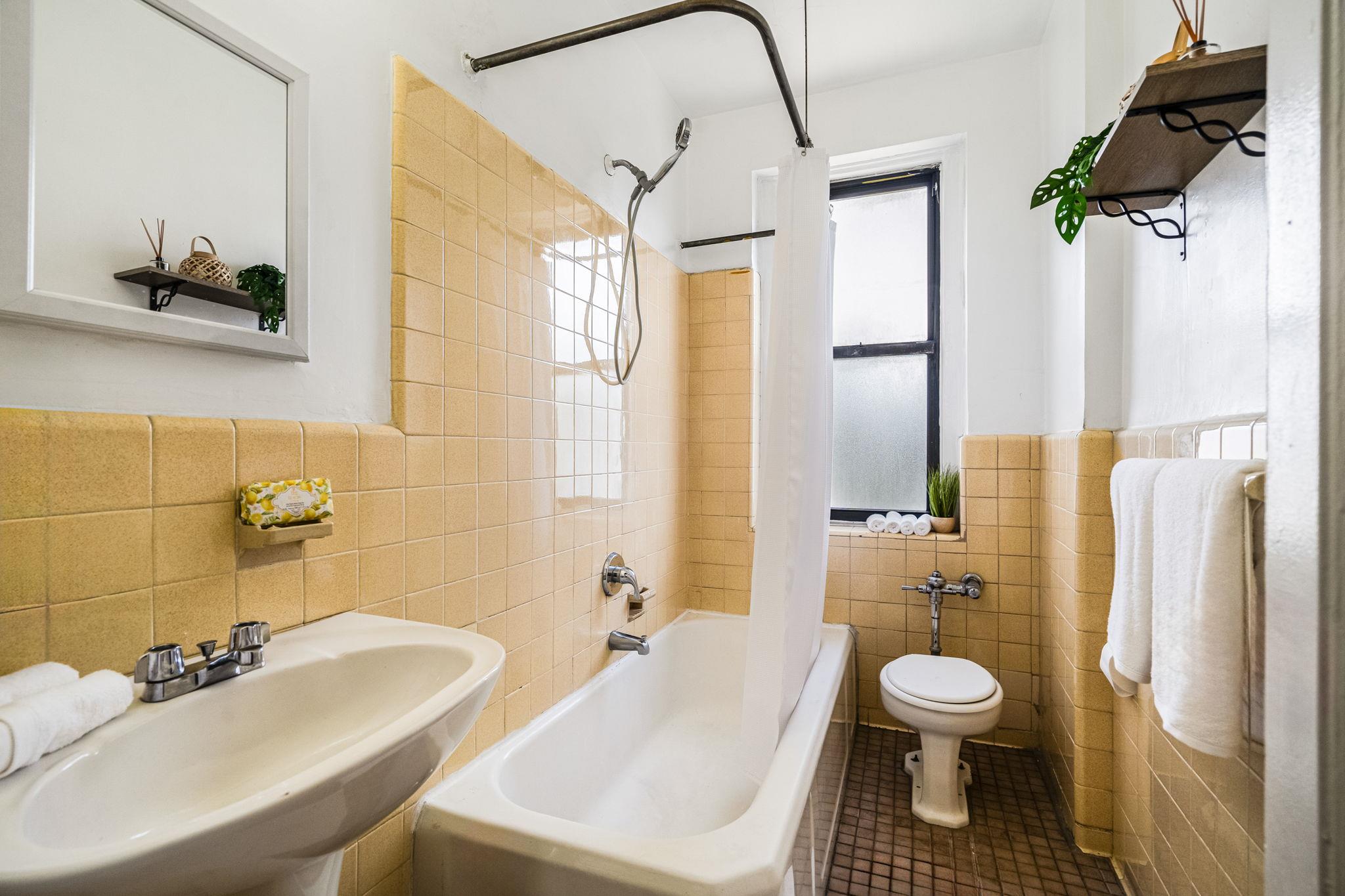 #10 photo, 3017 Riverdale Avenue, ブロンクス区 Bronx , NY 10463