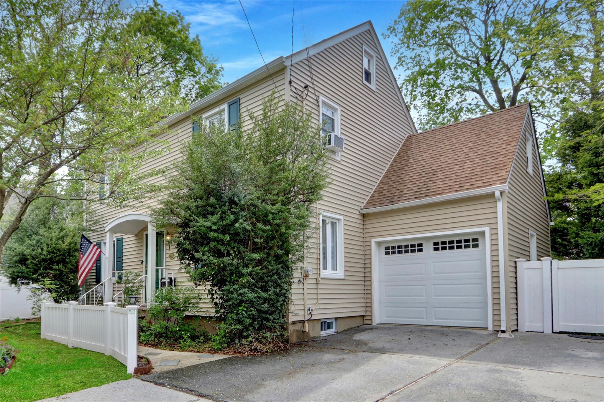 #1 photo, 255 Ocean Avenue, ناسو Malverne , NY 11565