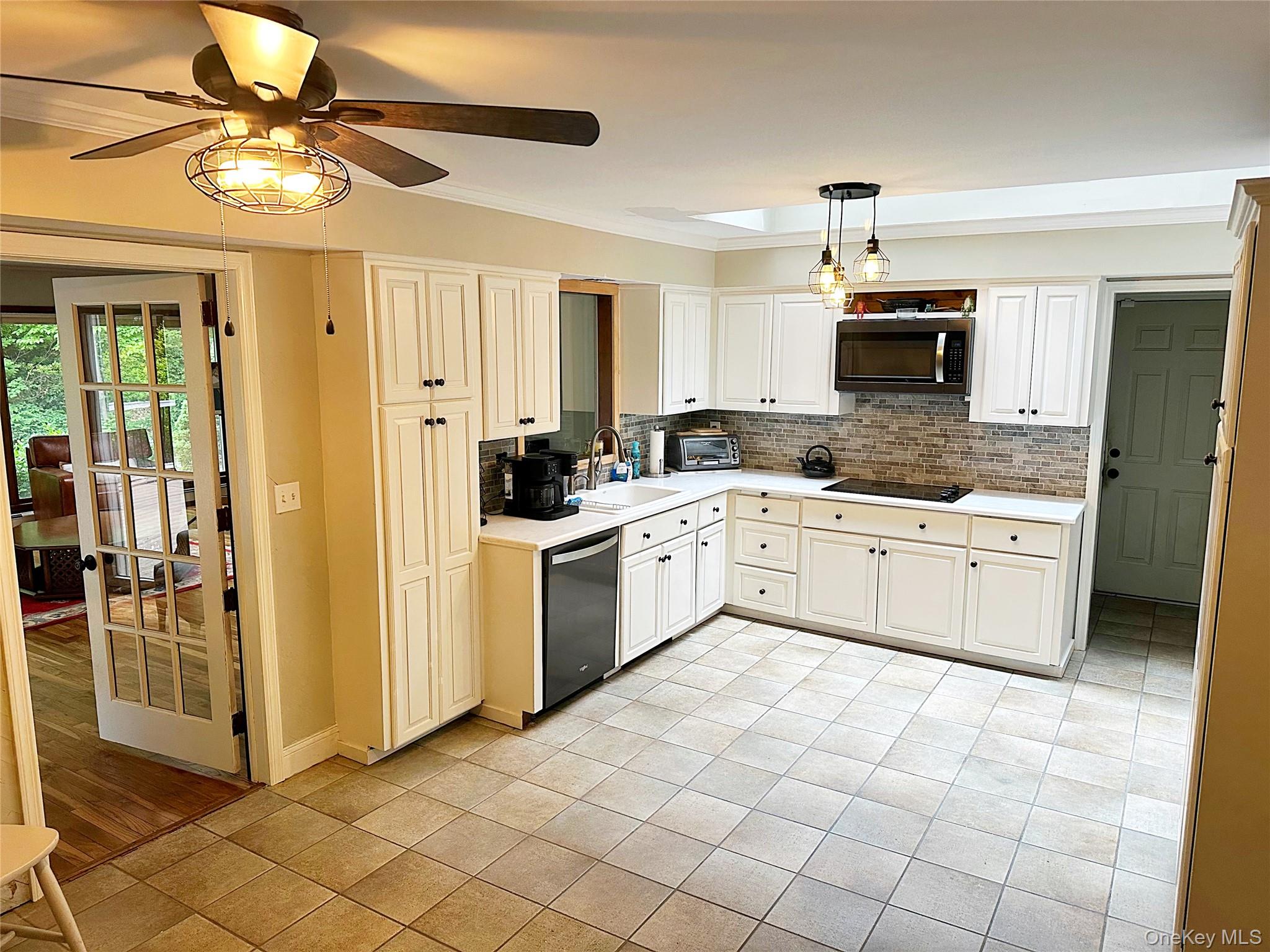 #15 photo, 39 Cliff Road, Port Jefferson , NY 11777