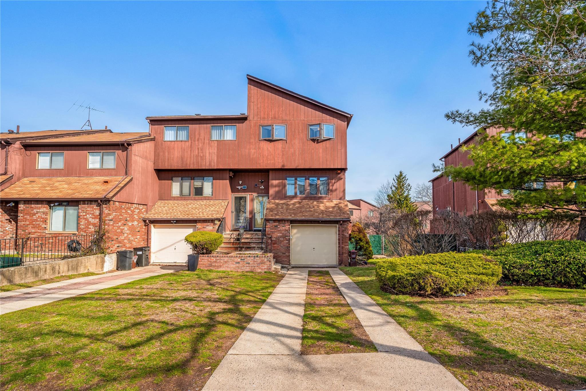 #1 photo, 995 West Fingerboard Road, Staten Island , NY 10304