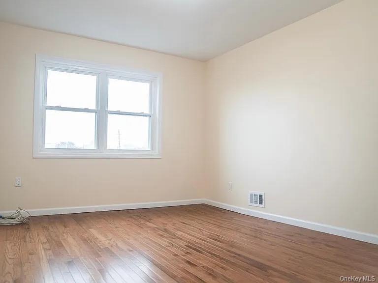 #9 photo, 2723 Colden Avenue, برونكس Bronx , NY 10469