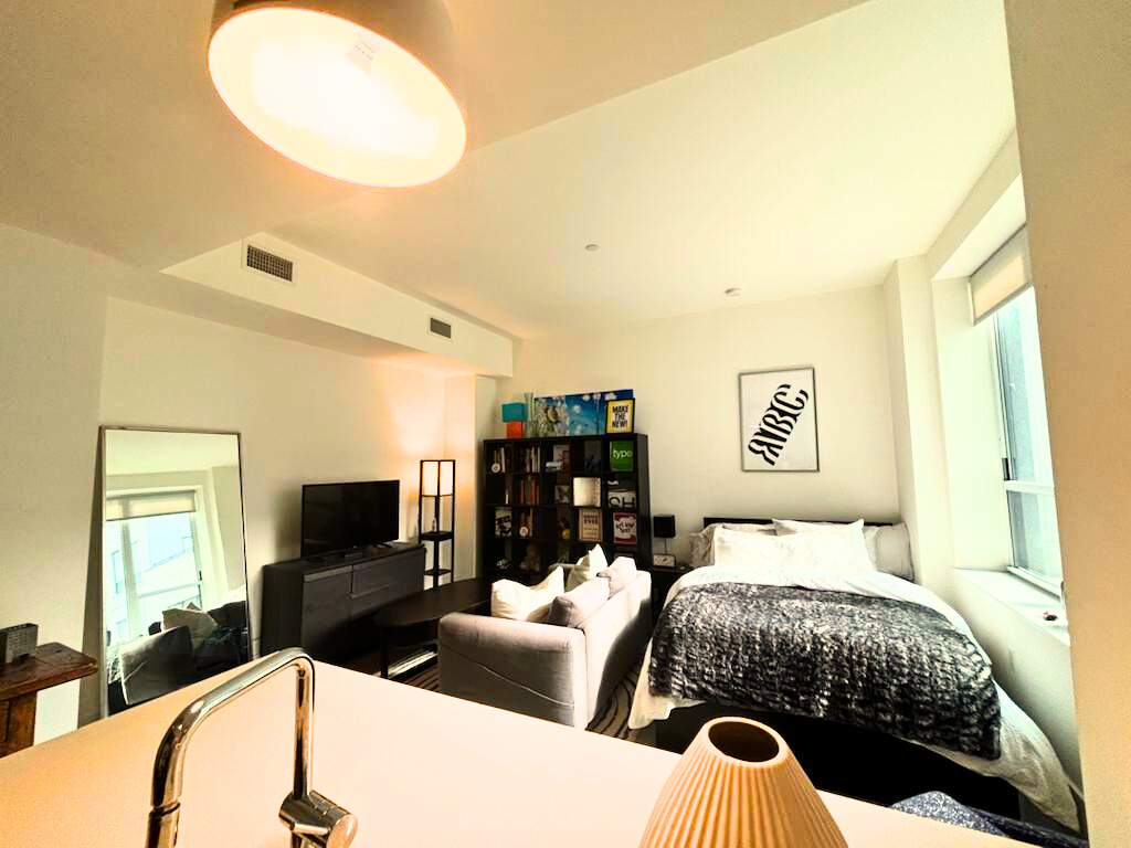 #13 photo, 416 W 52ND Street, マンハッタン Hells Kitchen , NY 10019