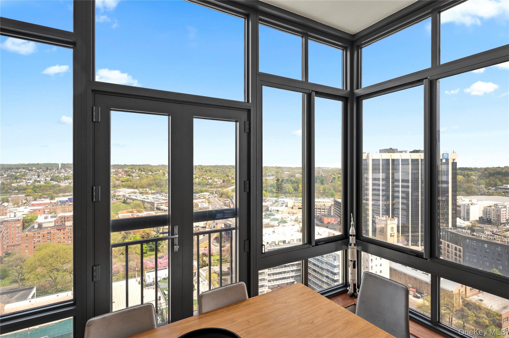 #7 photo, 10 City Place, White Plains , NY 10601